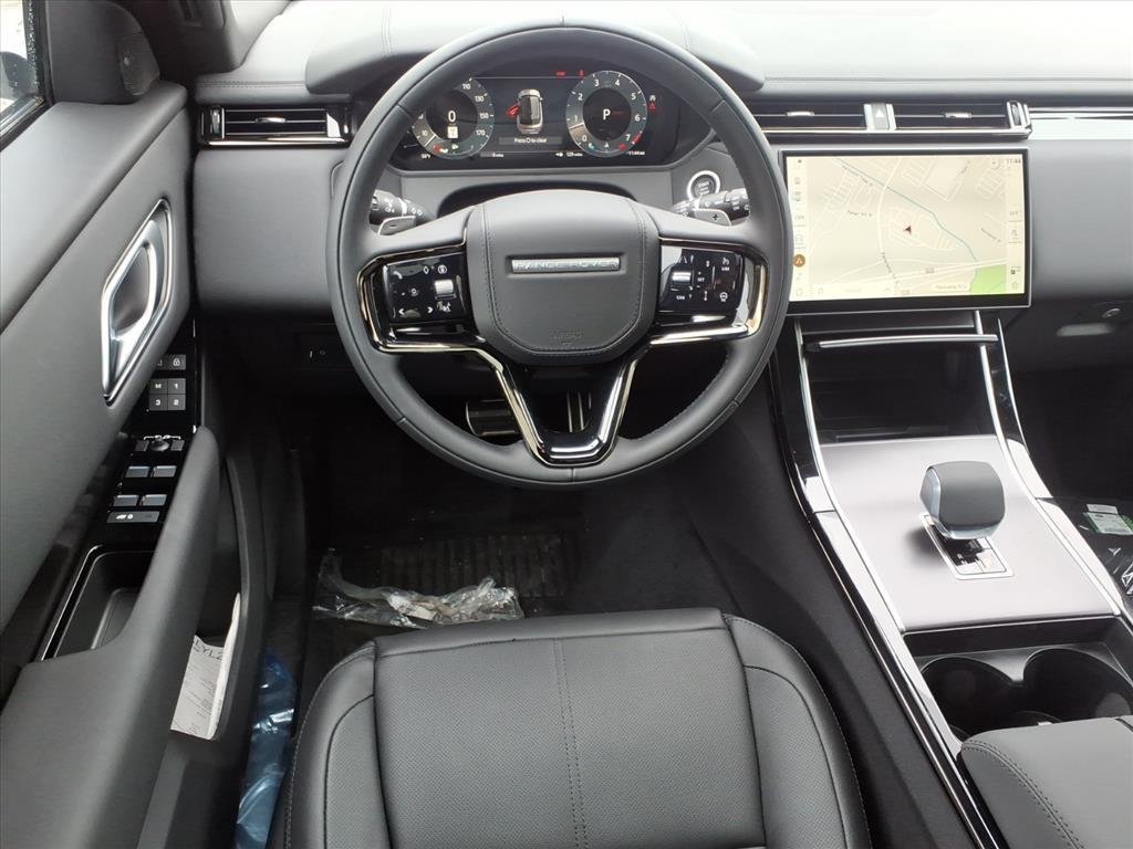 New 2026 Fuji White LAND ROVER Dynamic SE image 7