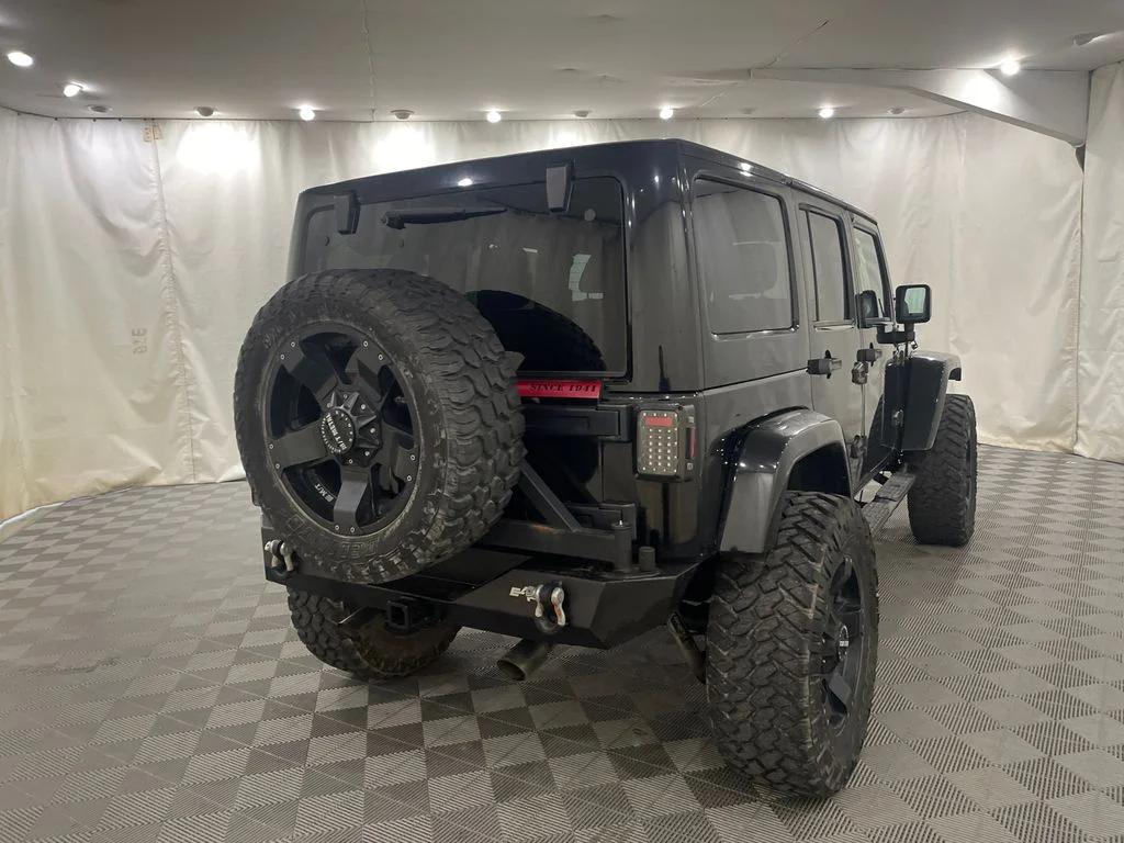 Used 2012  Jeep Rubicon image 5