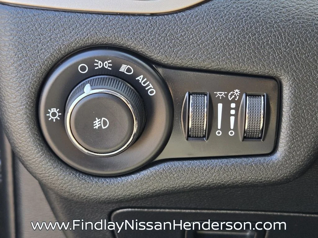 Used 2016 Black Jeep Latitude image 25