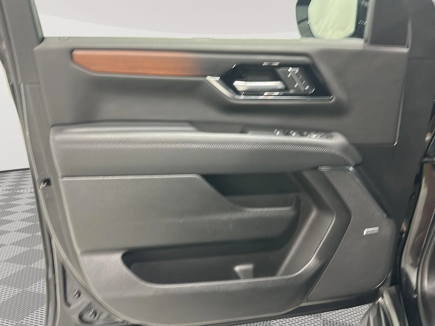 Used 2025 Onyx Black GMC Denali image 17