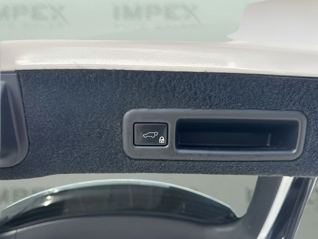 Used 2018 White Lexus 450h image 28