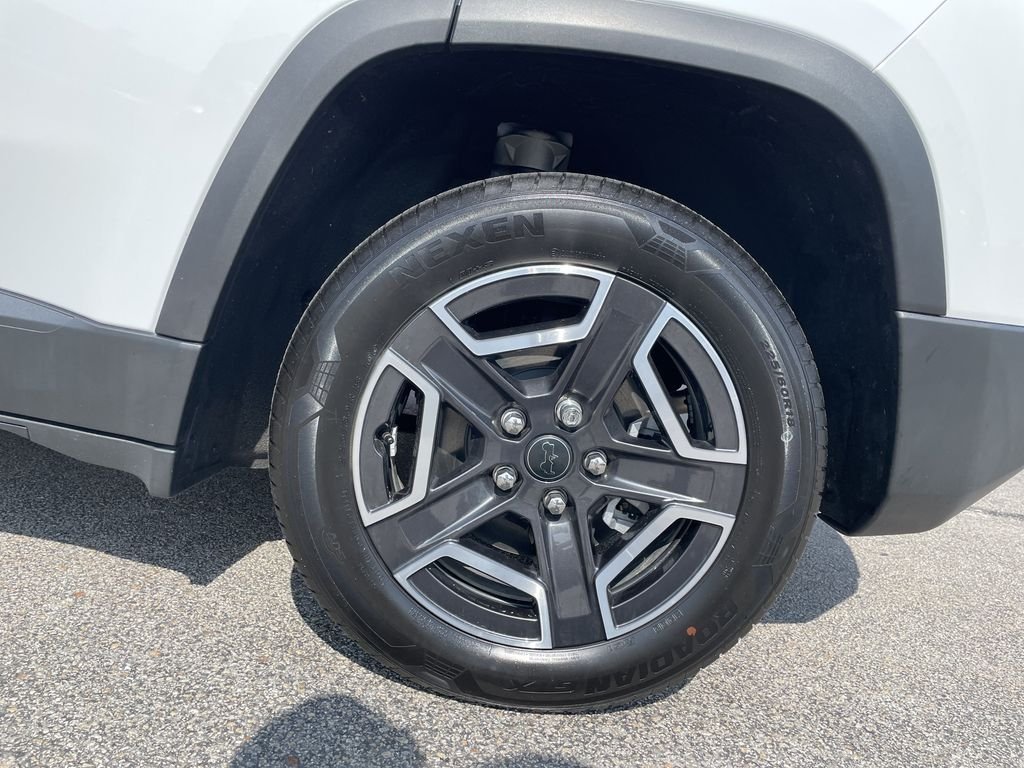 Used 2026 White Jeep Laredo image 10