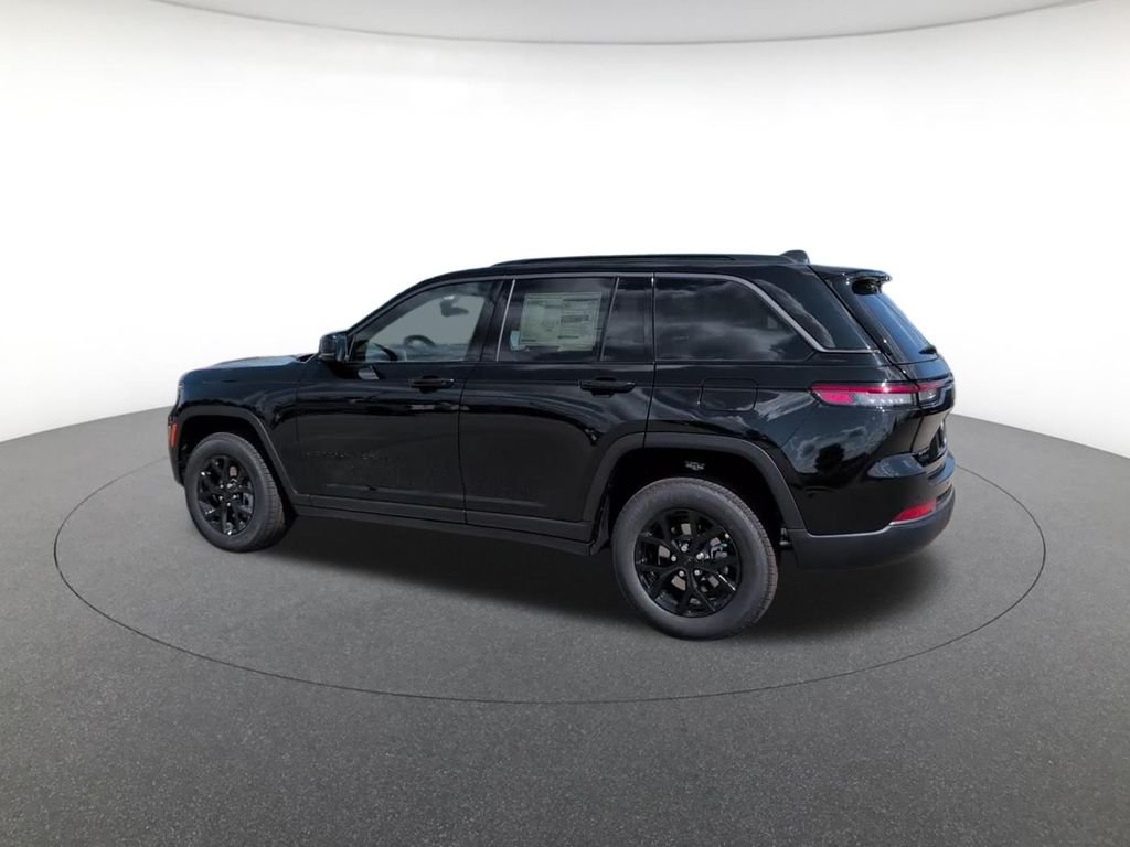 New 2026 Diamond Black Crystal Pearl-Coat Exterior Paint Jeep Altitude image 10