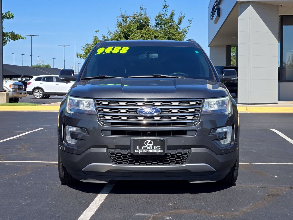 Used 2017 Gray Ford XLT image 2