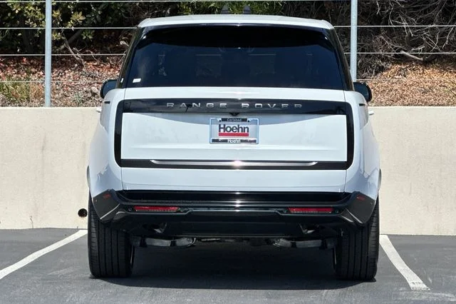 New 2026 Fuji White Land Rover SE image 4