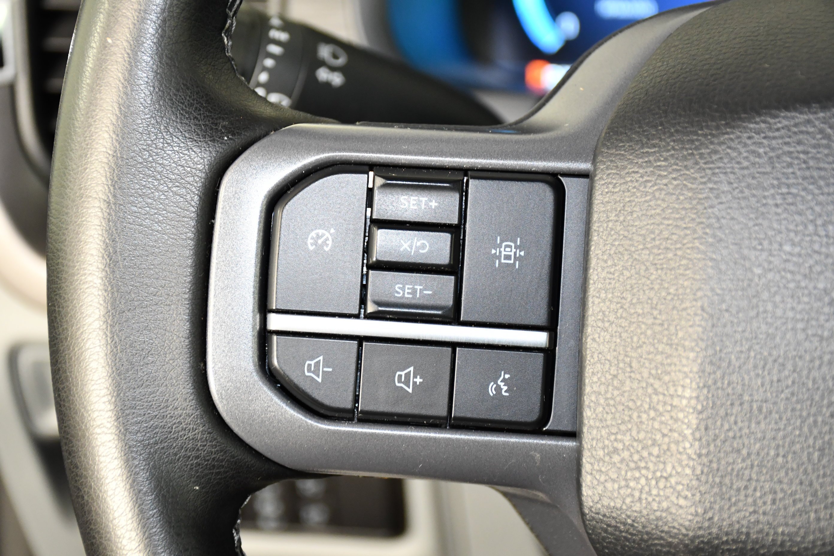 Used 2025 Black Metallic Ford XLT image 21