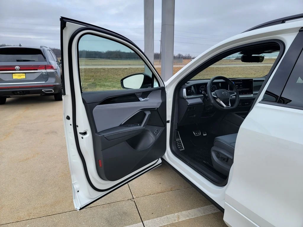 New 2026 White Volkswagen 2.0T SE R-Line Black image 24
