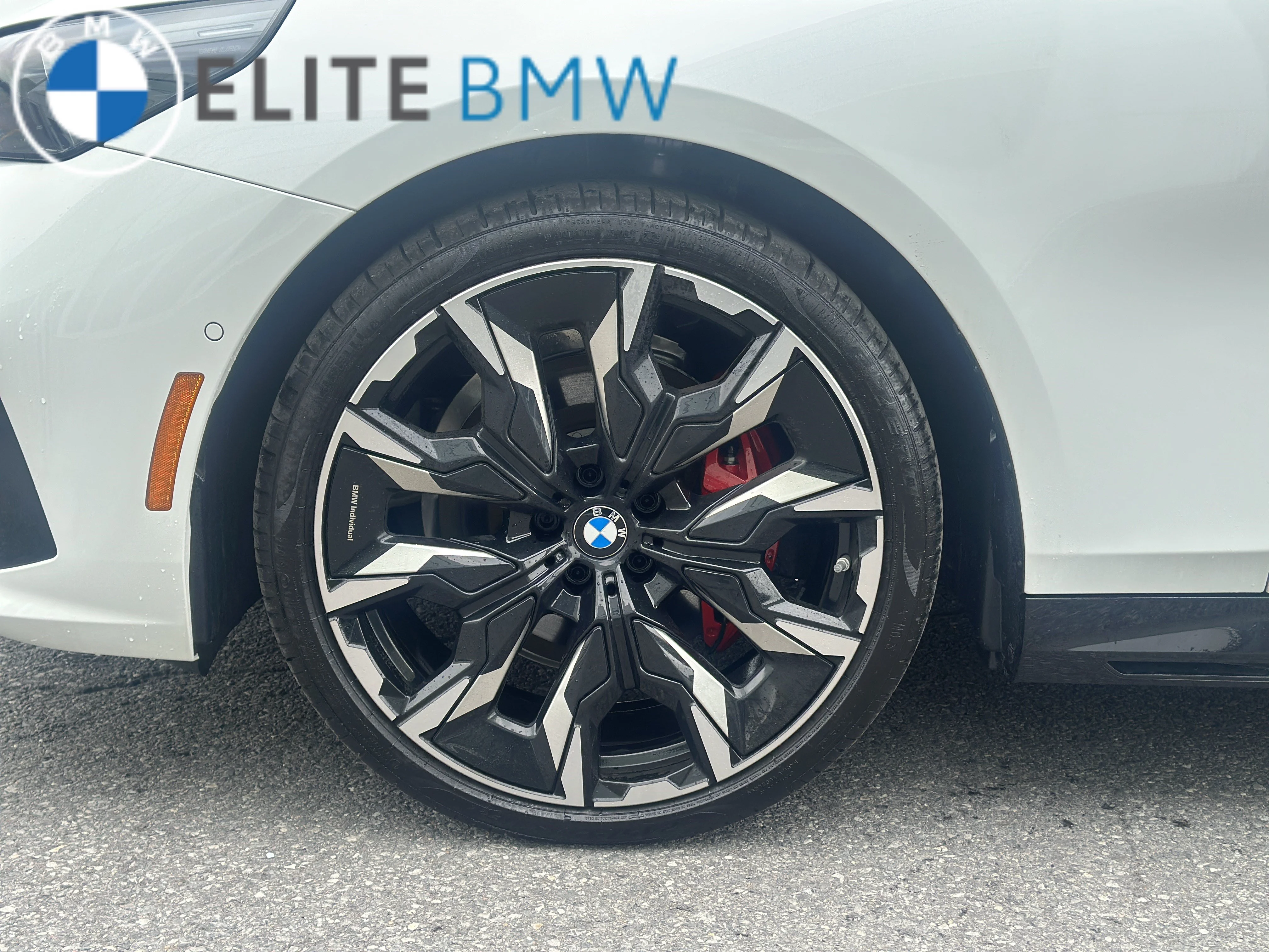New 2026 Alpine White BMW 530i xDrive image 13