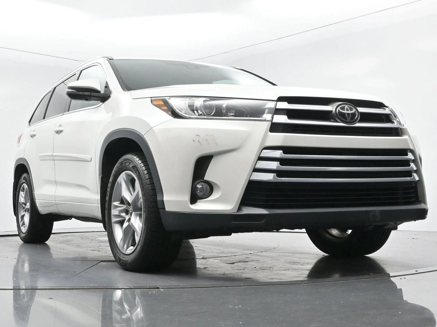 Used 2017 Blizzard Pearl Toyota Limited image 54