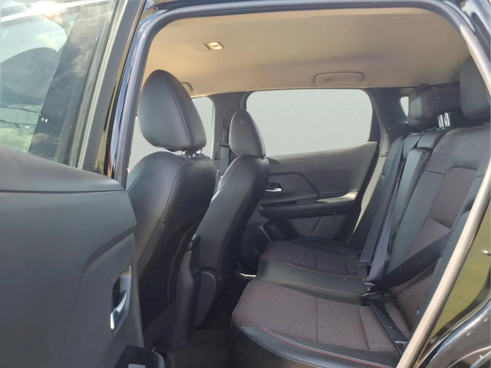 Used 2026 Super Black Nissan SR image 11