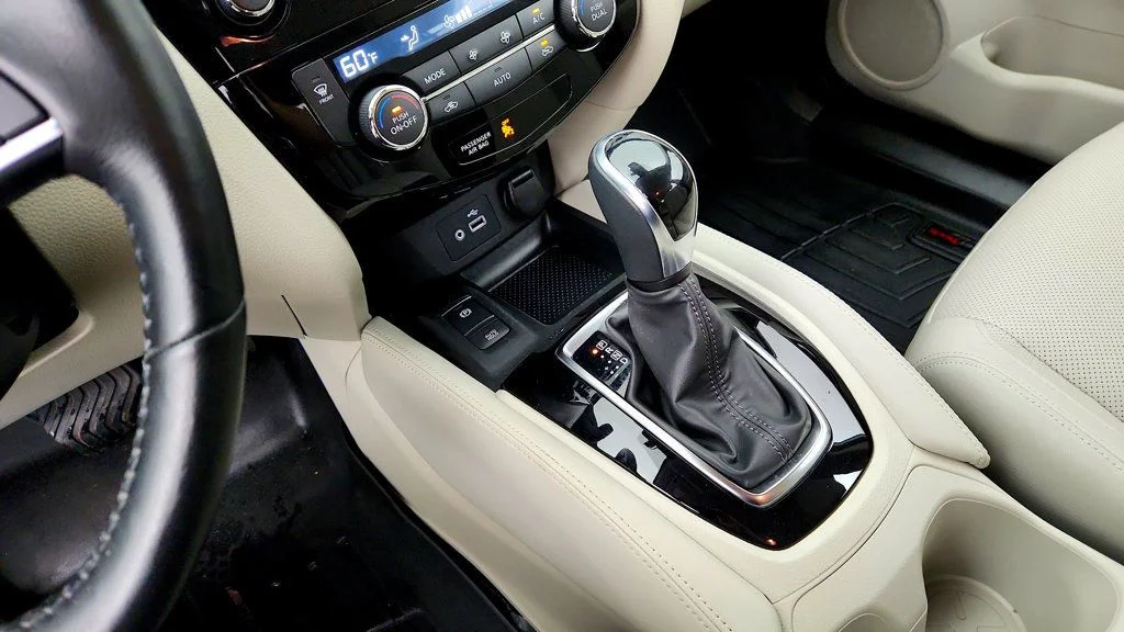 Used 2019 Pearl White Tricoat Nissan AWD SL w/ Premium Package, Moonroof & Bose Audio image 17