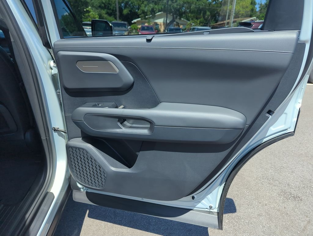 New 2027 Ivory Silver Kia EX image 34