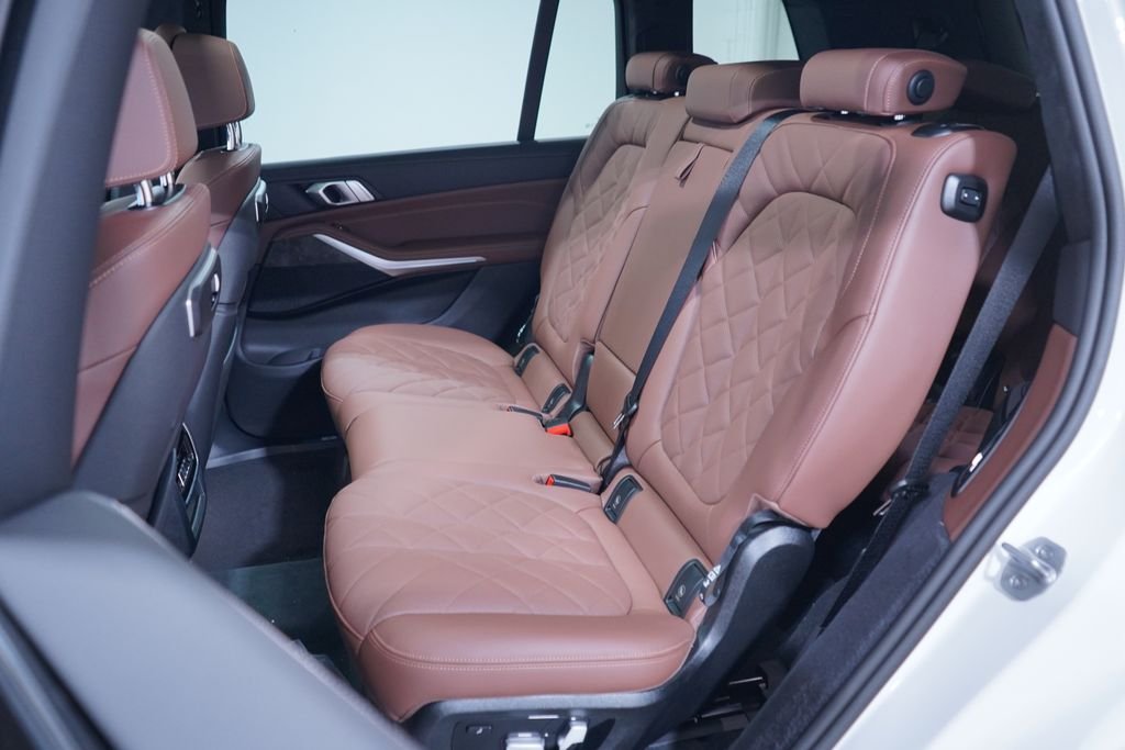 New 2027 White Metallic BMW xDrive40i image 8
