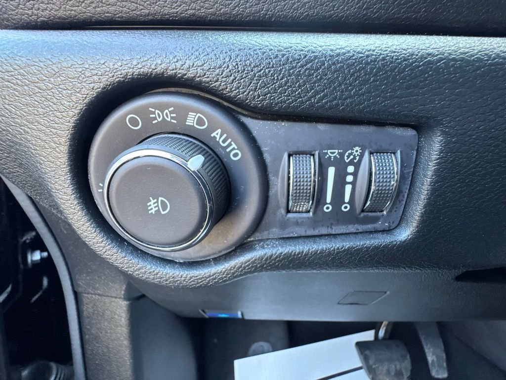 Used 2026 Black Chrysler Select image 22