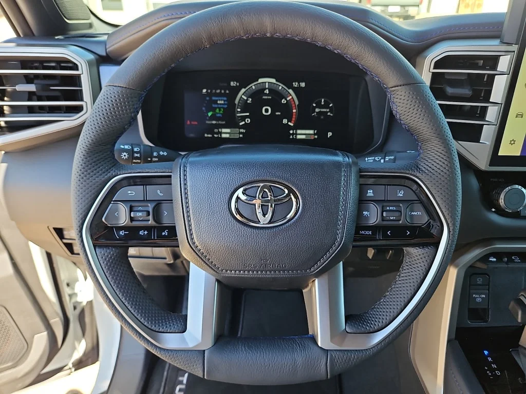 New 2026 Wind Chill Pear Toyota Platinum image 8