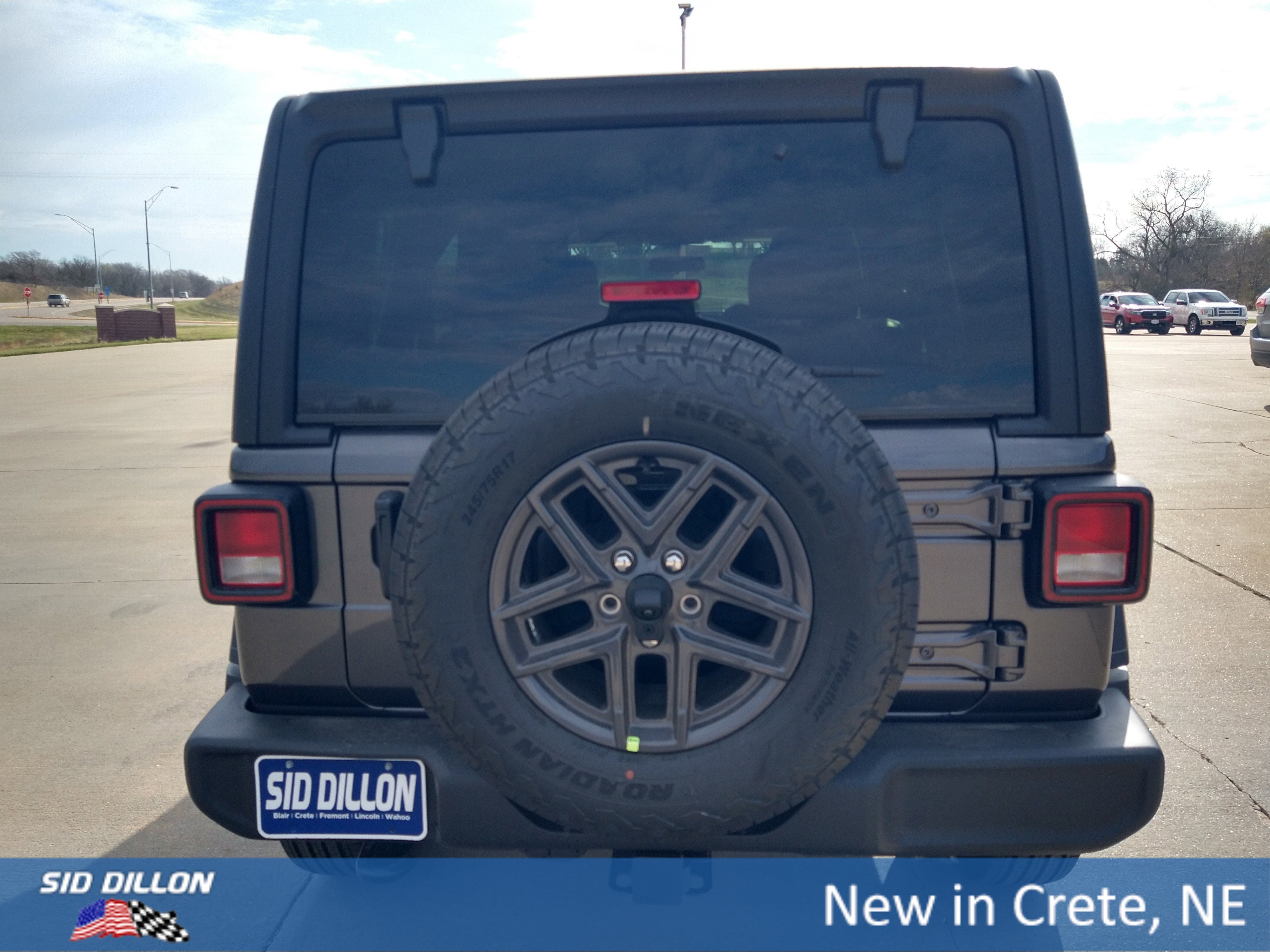 New 2026 Granite Crystal Metallic Clear-Coat Exterior Paint Jeep Sport image 14