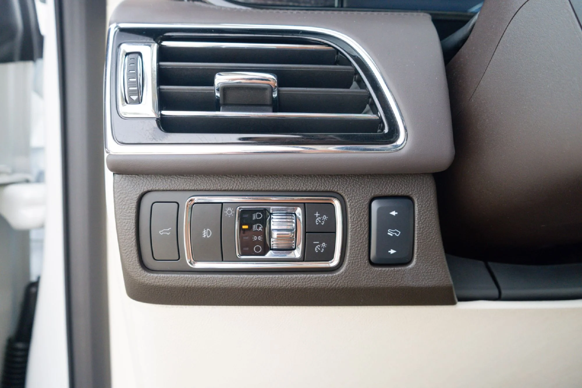 Used 2024 White Lincoln Black Label image 20