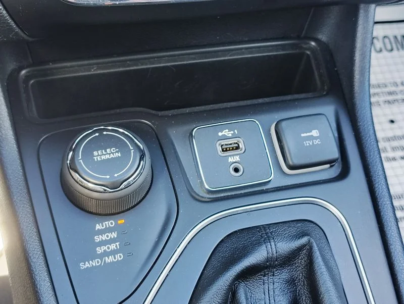 Used 2019 Green Jeep Latitude Plus image 31
