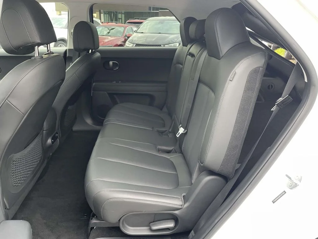 Used 2025 Atlas White Hyundai SEL image 3