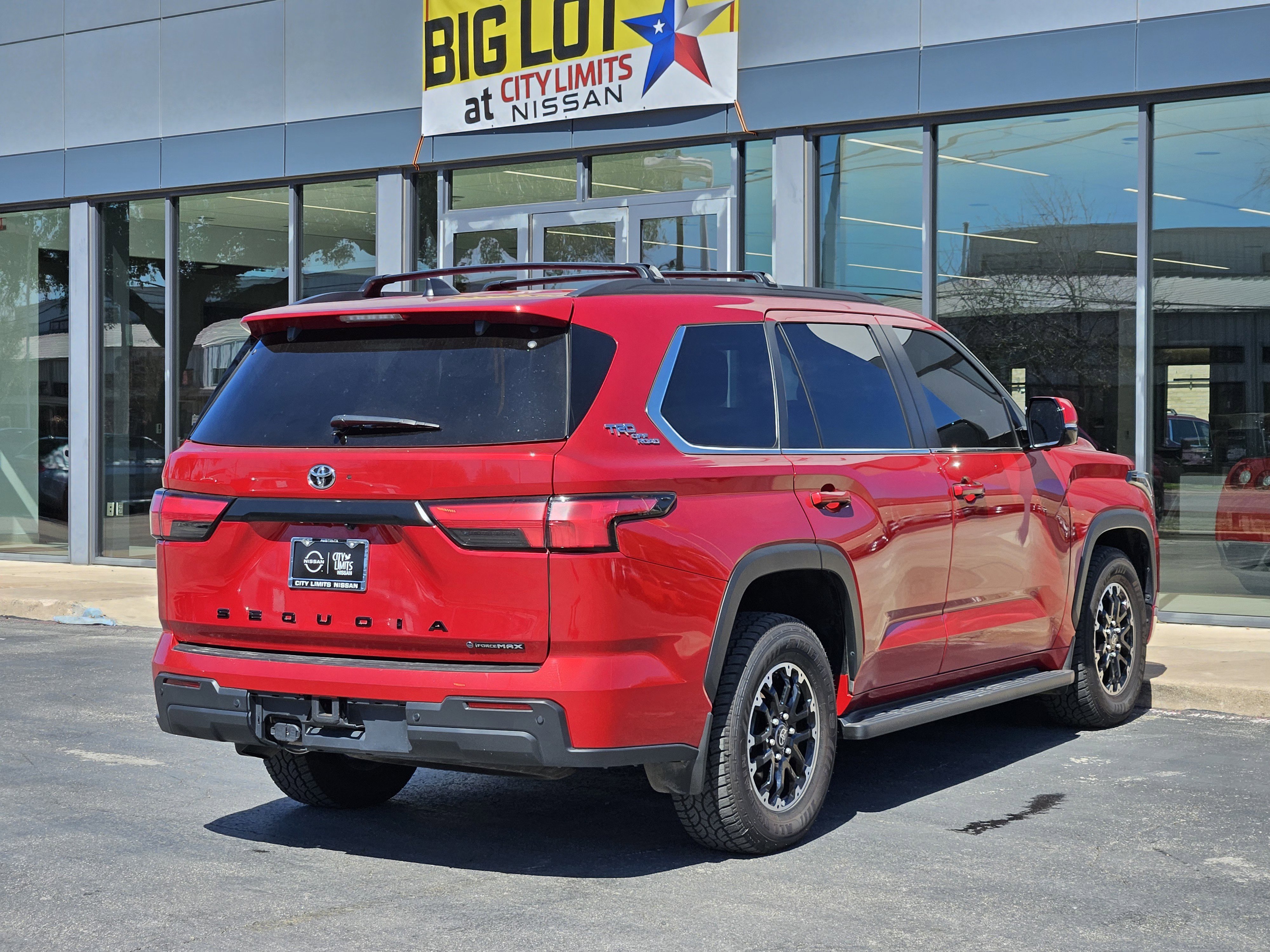 2025 Toyota Sequoia SR5 - Photo 7