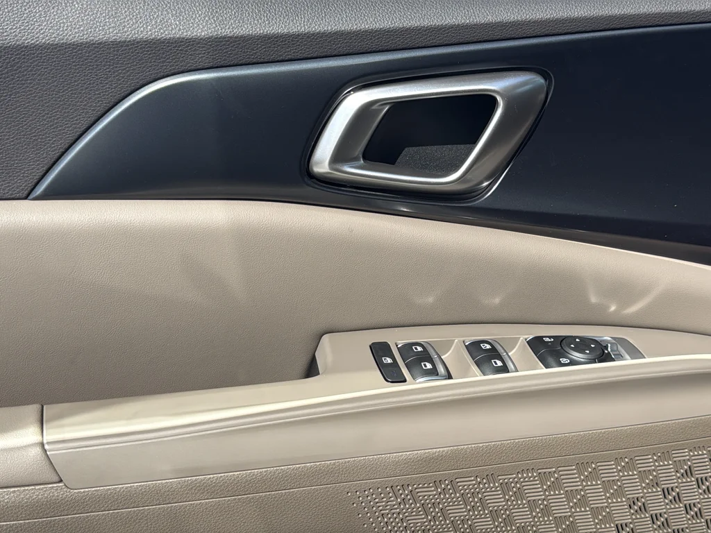 New 2027 Ceramic Silver Kia LXS image 24