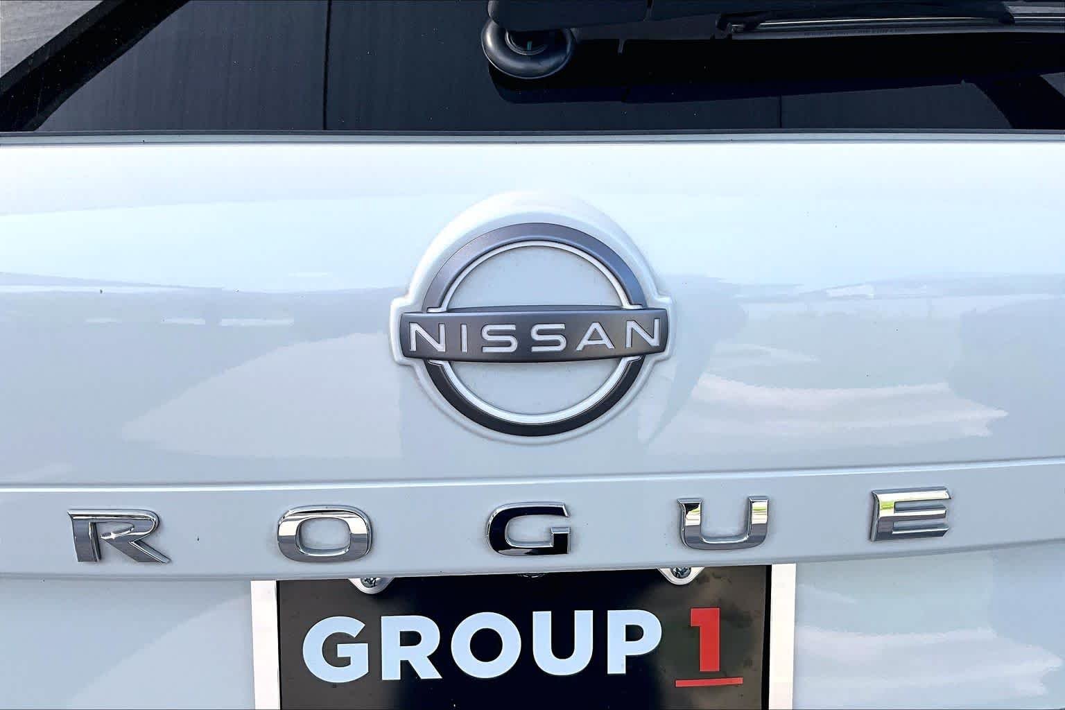 Used 2023 Pearl White Tricoat Nissan SV image 30