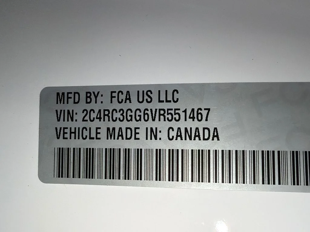 New 2027 Bright White Clear-Coat Exterior Paint Chrysler Limited image 42