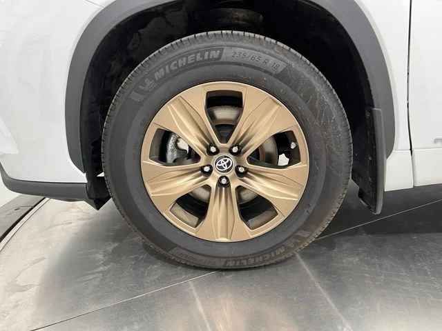 Certified Used 2022 Beige Toyota Bronze Edition image 23