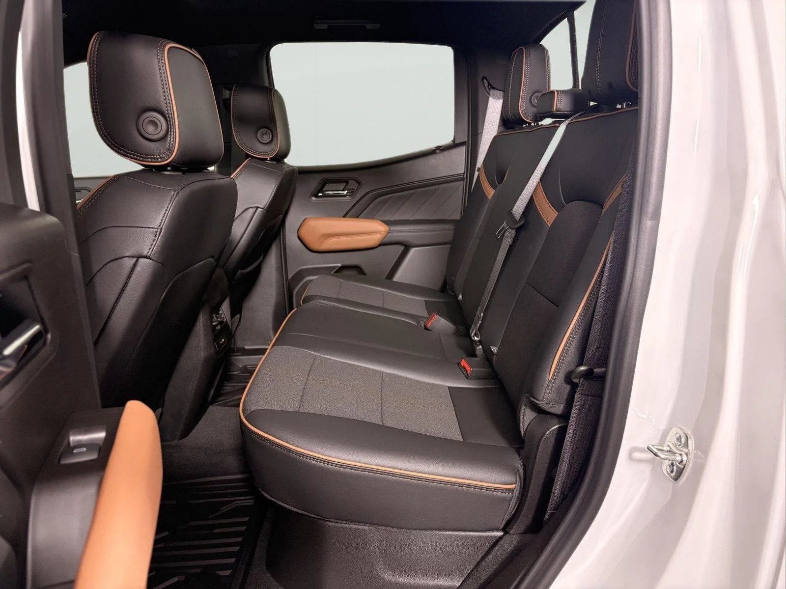 2026 GMC Canyon AT4 - Photo 17