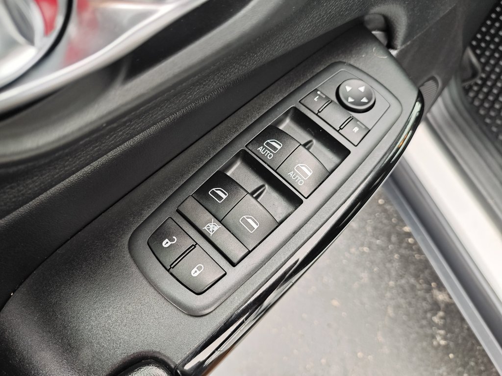 Used 2020 White Jeep Latitude Plus image 11