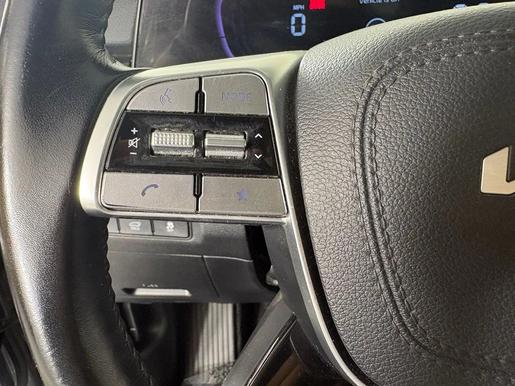 Used 2025 Silver Kia S image 25