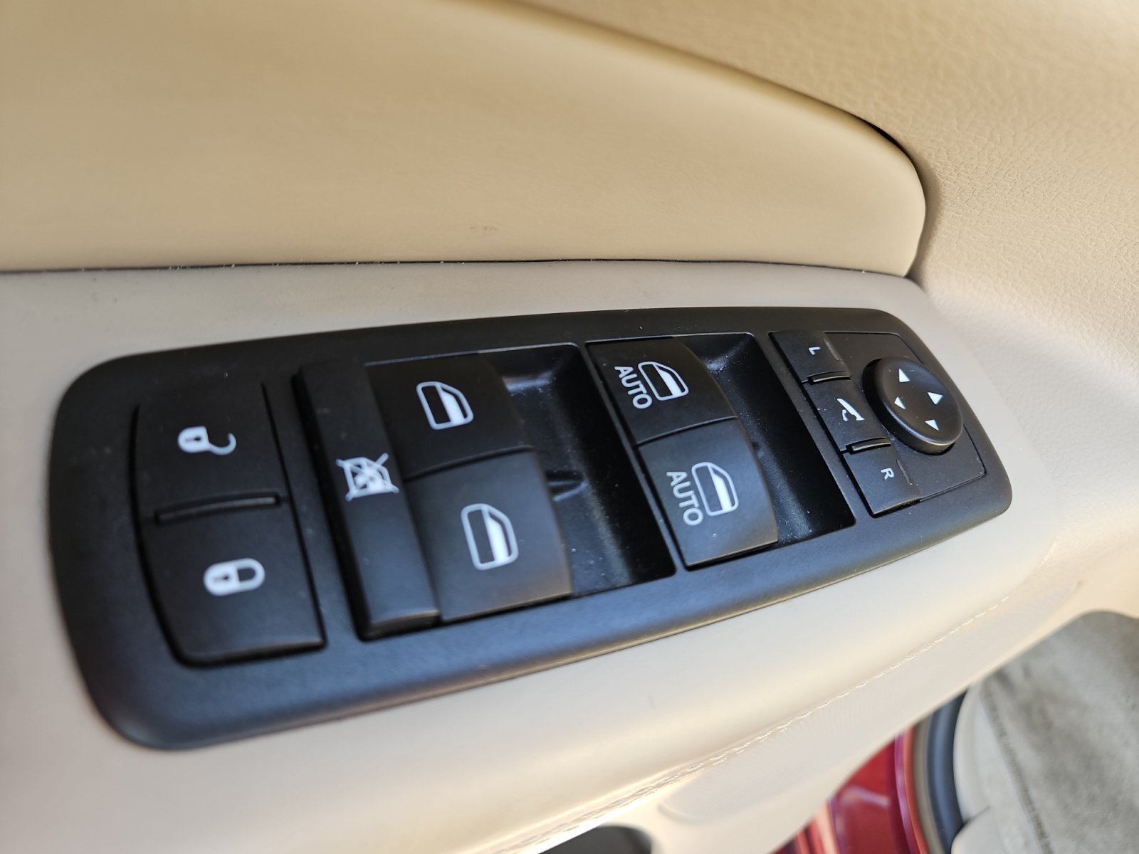 Used 2018 Red Jeep Overland image 21