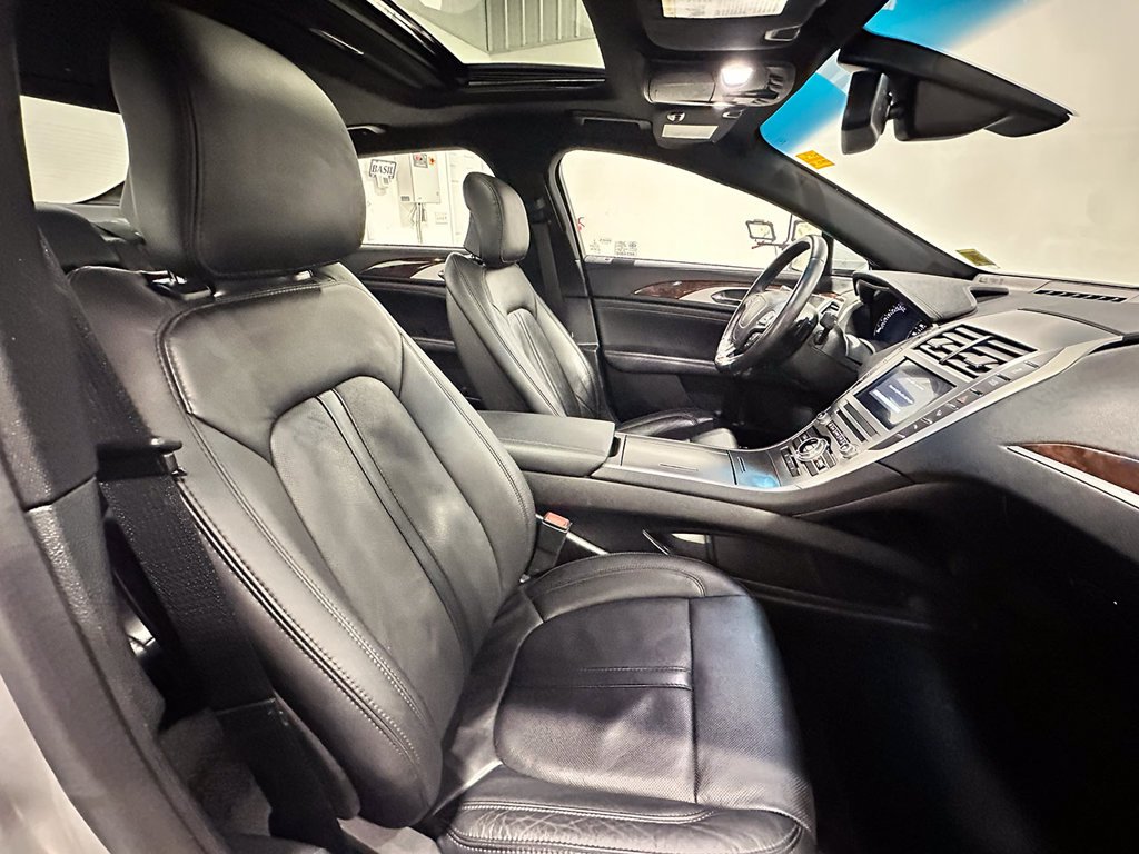 Used 2017 Silver Lincoln Reserve image 26