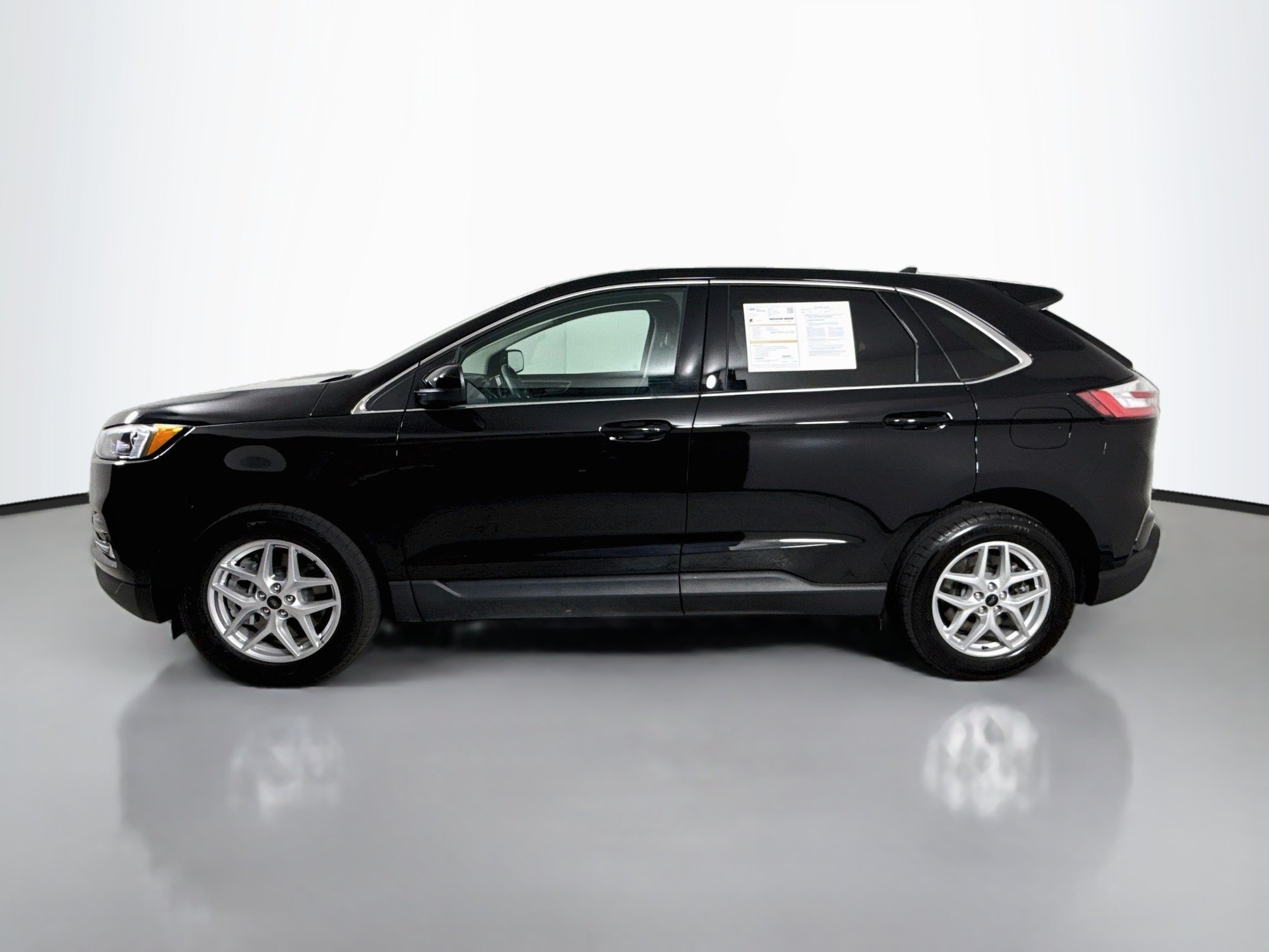 Used 2024 Agate Black Metallic Ford SEL image 4