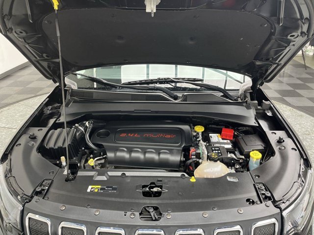 Used 2022 Diamond Black Crystal Pearlcoat Jeep Latitude Lux image 26
