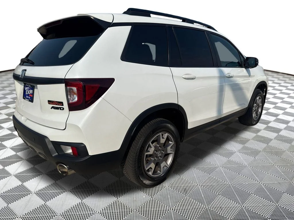 Certified Used 2022 Platinum White Pearl Honda AWD TRAILSPORT image 5