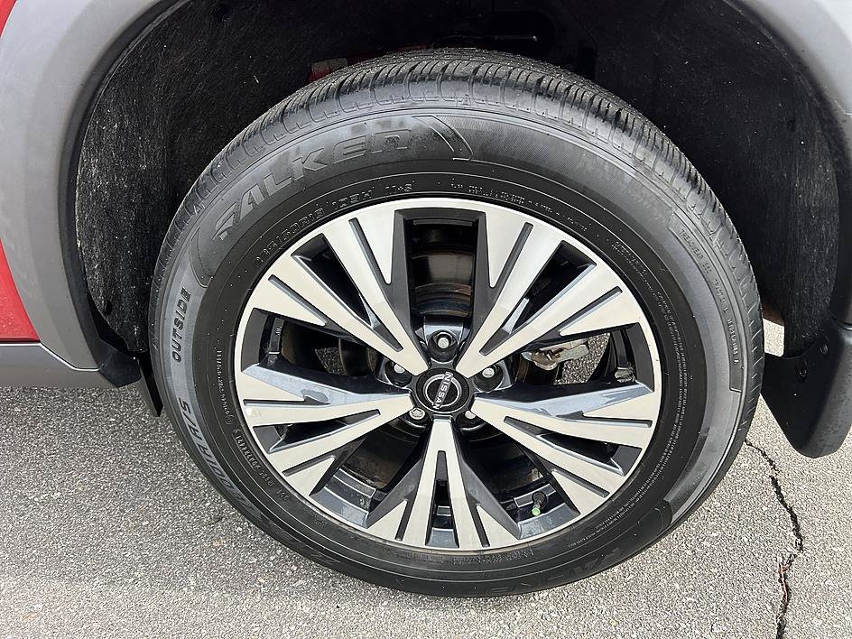 Used 2022 Scarlet Ember Tintcoat Nissan SV image 10