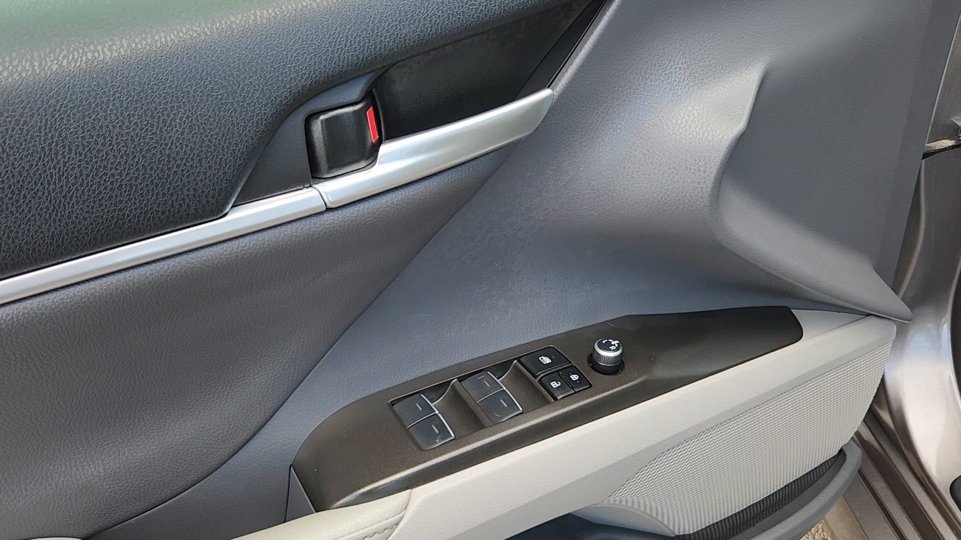 Used 2023 Predawn Gray Mica Toyota XLE image 7