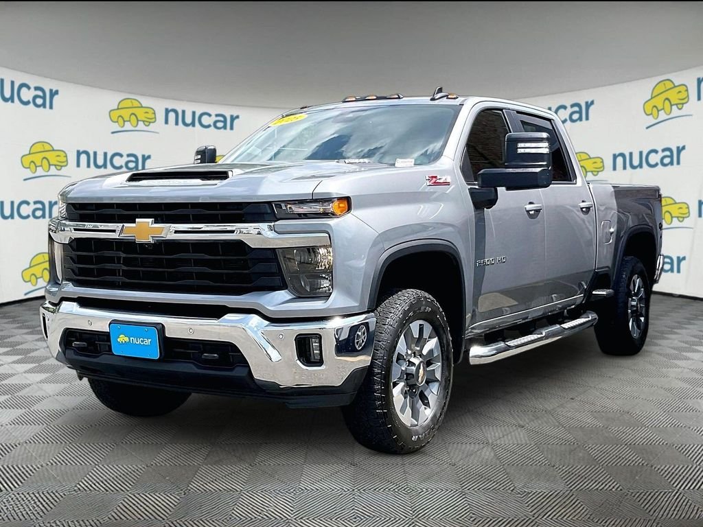 Used 2025 Gray Chevrolet LT image 3