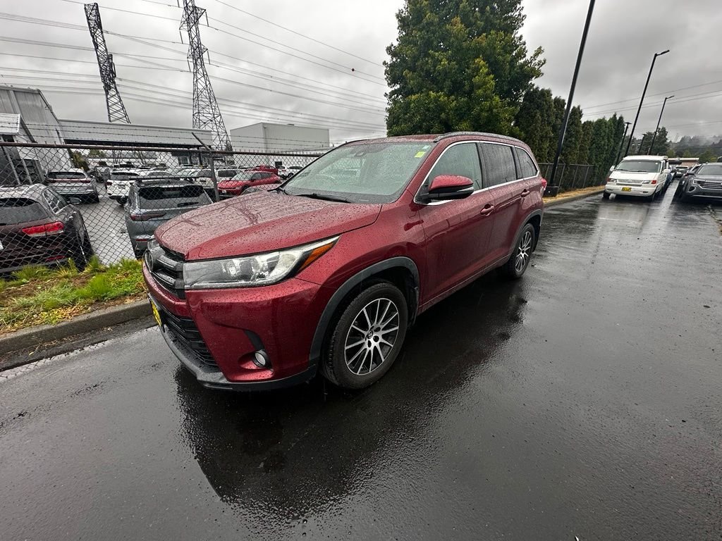Used 2018 Red Toyota SE image 1