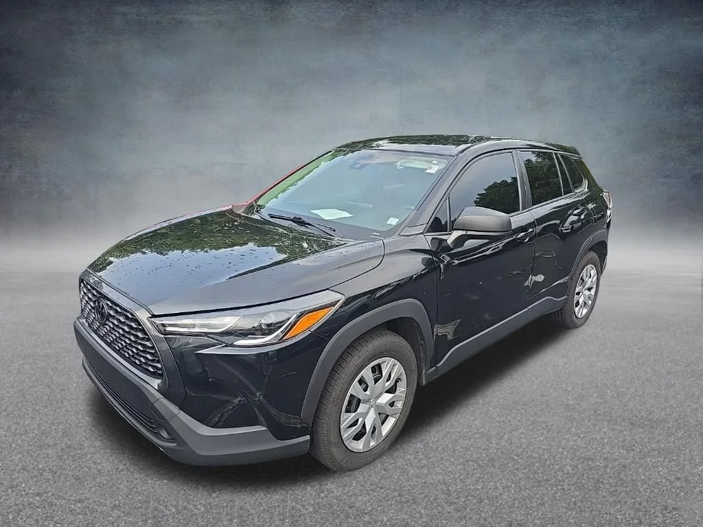 Used 2022 Black Toyota L image 3