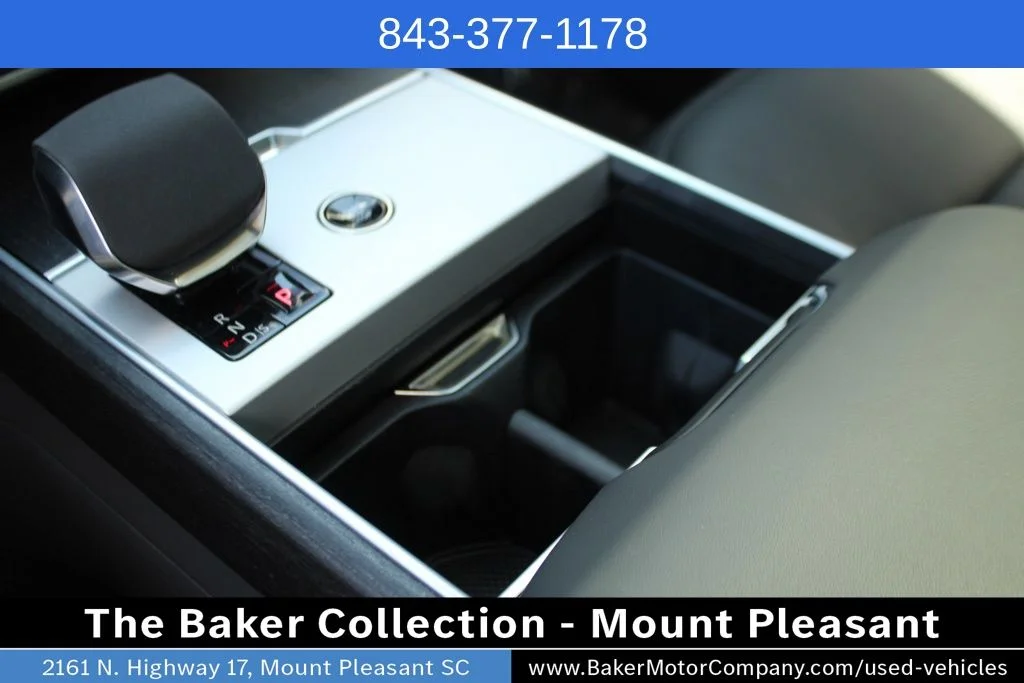 Used 2024 White Land Rover SE image 21
