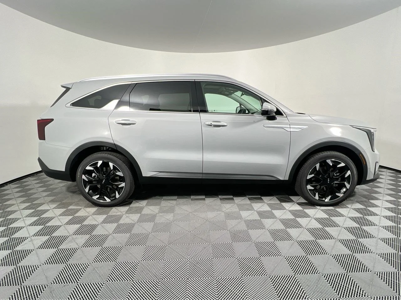 New 2026 Glacial White Pearl Kia EX image 2