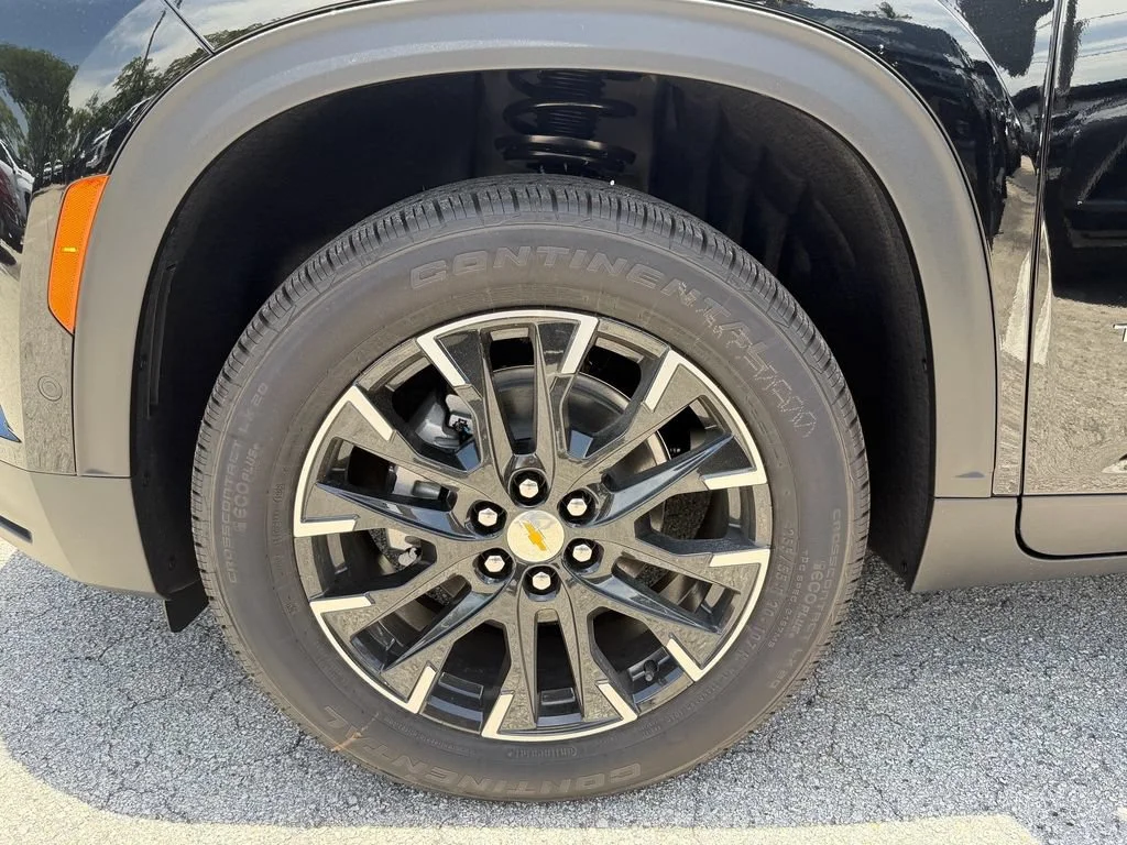 New 2026 Mosaic Black Metallic Chevrolet LT image 7