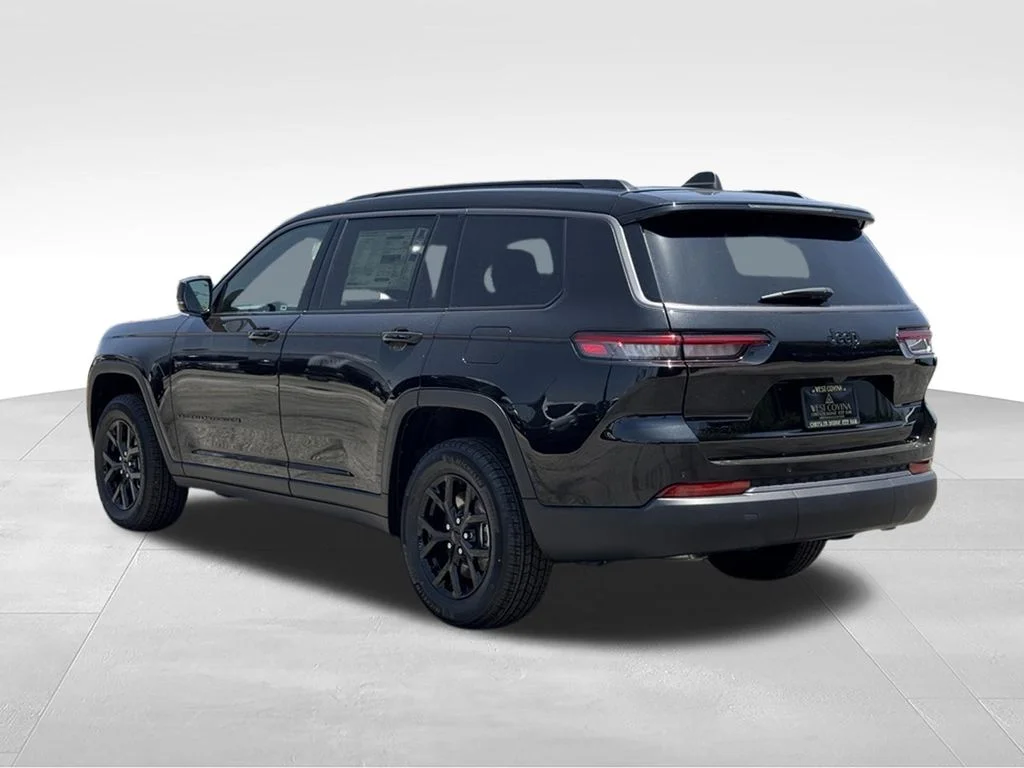New 2026 Diamond Black Crystal Pearl-Coat Exterior Paint Jeep Altitude image 9