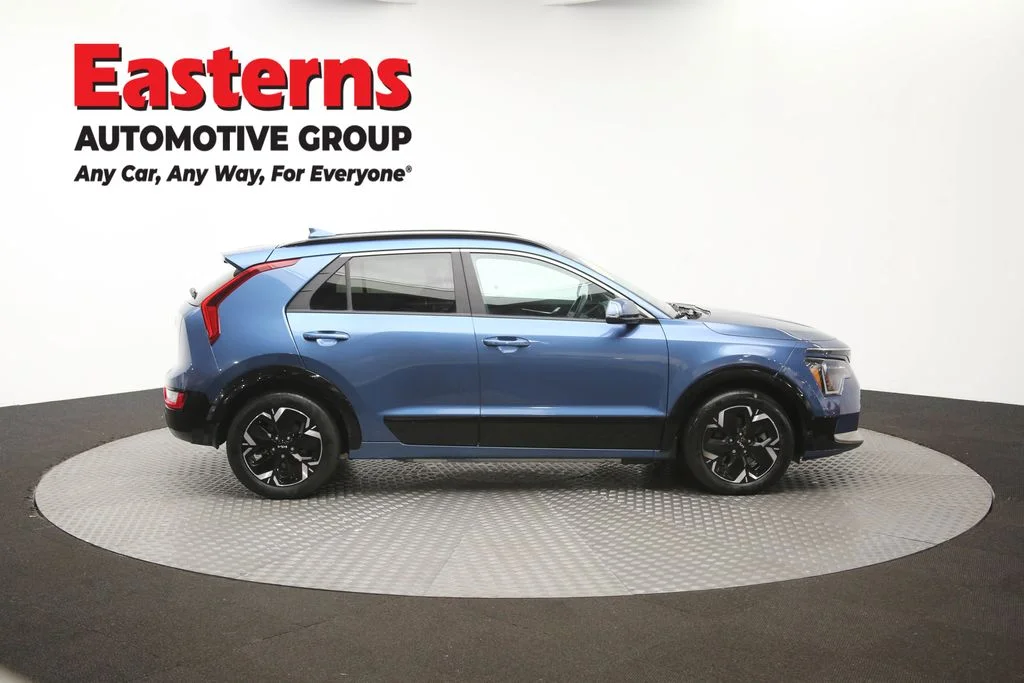 Used 2024 Blue Kia Wind image 46