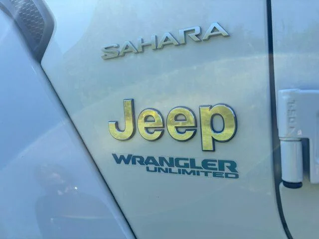 Used 2022 Bright White Clearcoat Jeep Unlimited Sahara image 16