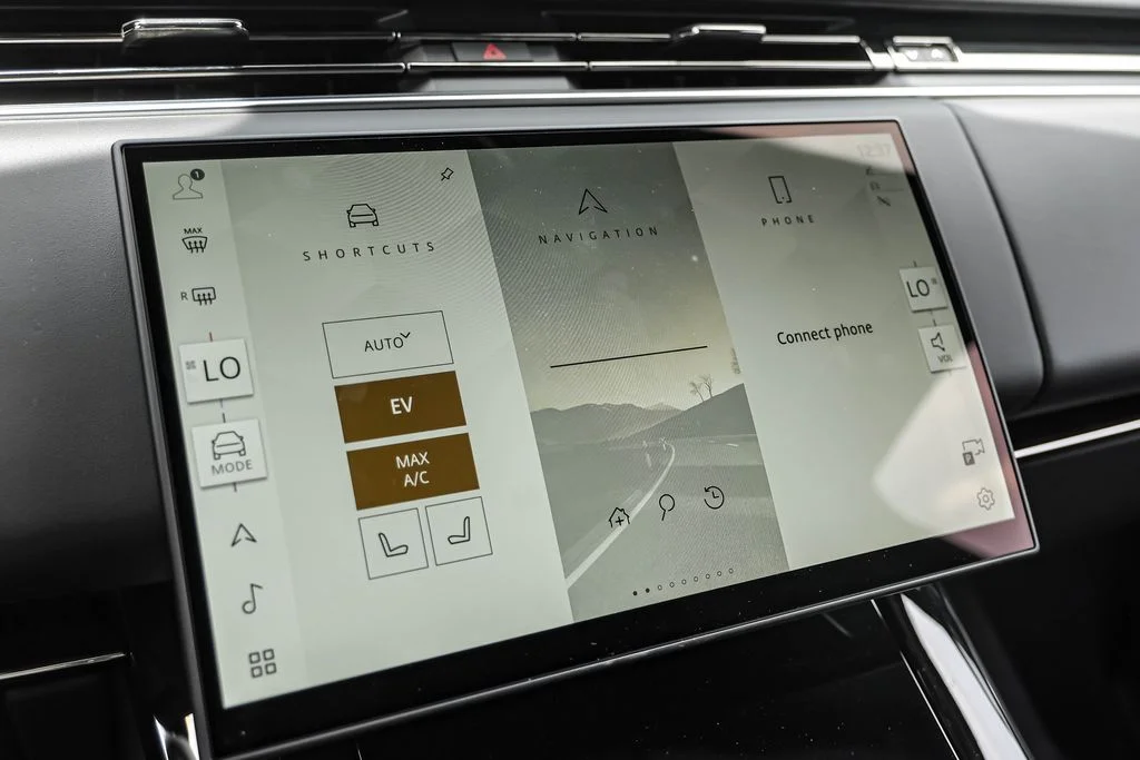 New 2026 Fuji White Land Rover Dynamic SE image 23