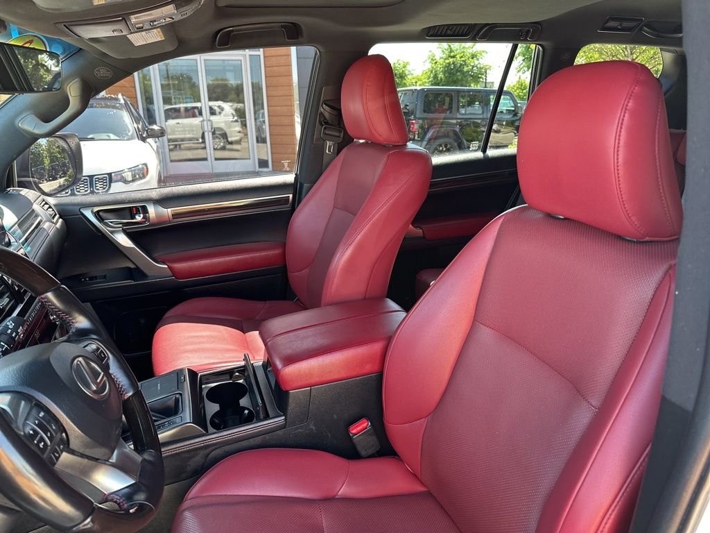 Used 2022 White Lexus 460 image 25