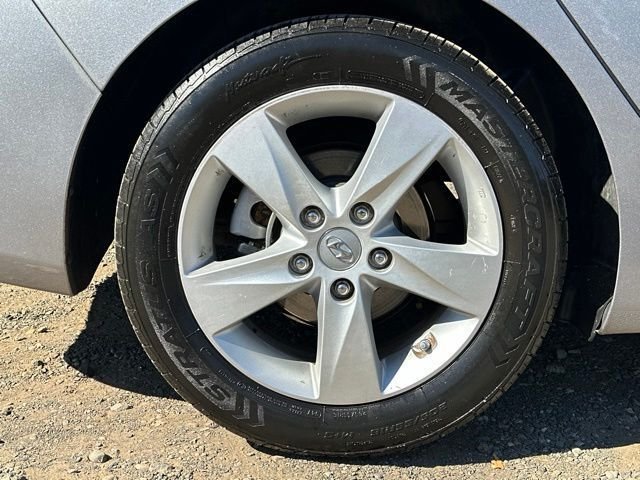 Used 2012 Titanium Gray Metallic Hyundai GLS image 31